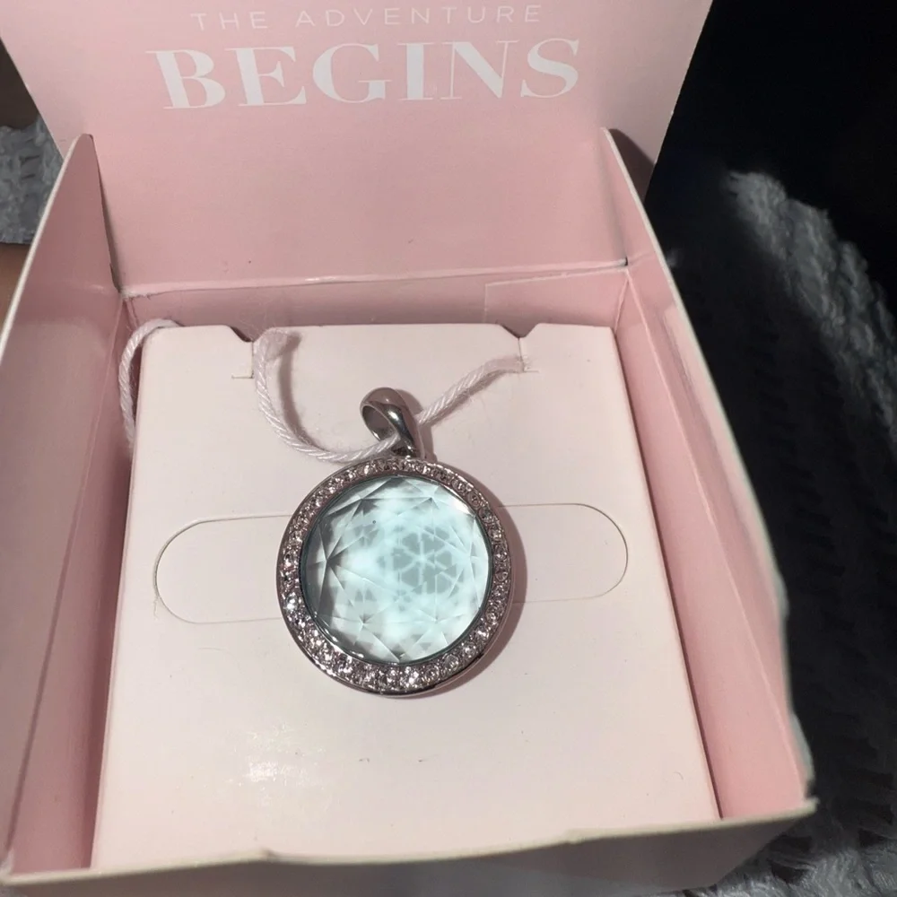 Petite Silver crystal twist and Aqua Prism Pendant - Picture 6 of 6